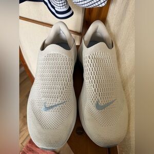 Nike Women's Reina EasyOn